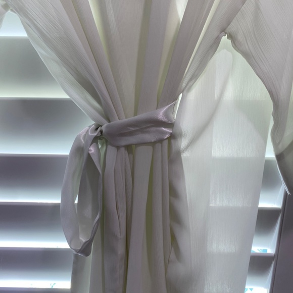 VINTAGE GOLD LABEL VICTORIAS SECRET sheer cream robe - Picture 4 of 6